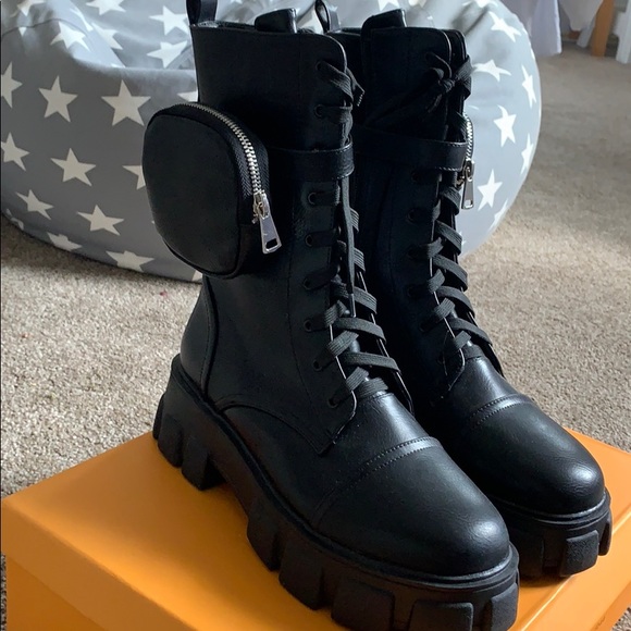 Black lace-up chunky boots with a pouch detail - Picture 3 of 5